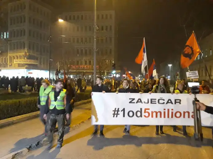 Nastavlja se represija komunalne policije: Živi zid oko zgrada u centru