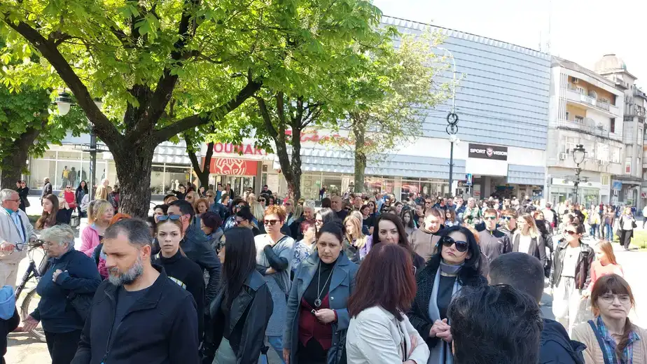 Prosvetari i građani okupili se u Zaječaru na mirnom protestu