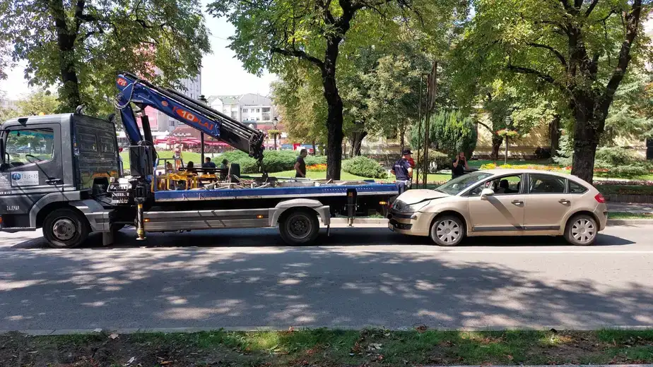 Saobraćajna nezgoda kod kružnog toka