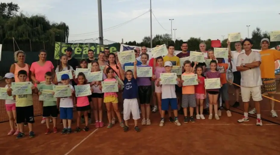 Festival tenisa na Popovoj plaži: Održan tradicionalni turnir roditelji i deca