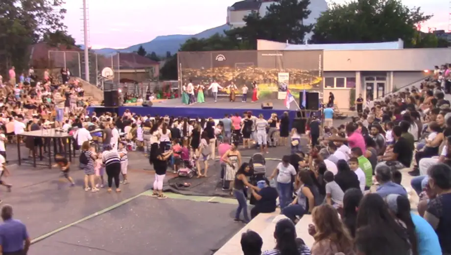 Folklorna sekcija "Udruženja Roma" iz Zaječara nastupila je sinoć u Pirotu