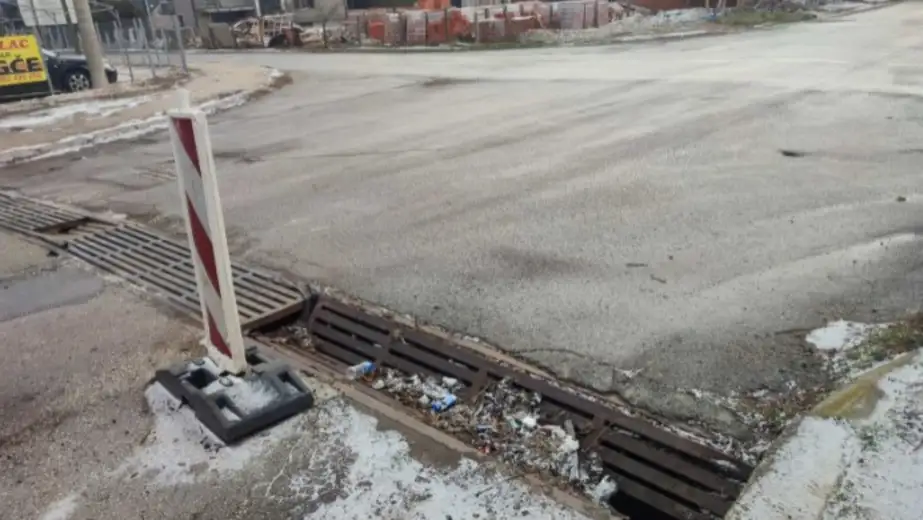 Prijavi problem: Oštećenje na rešetkama za odvod atmosferskih voda