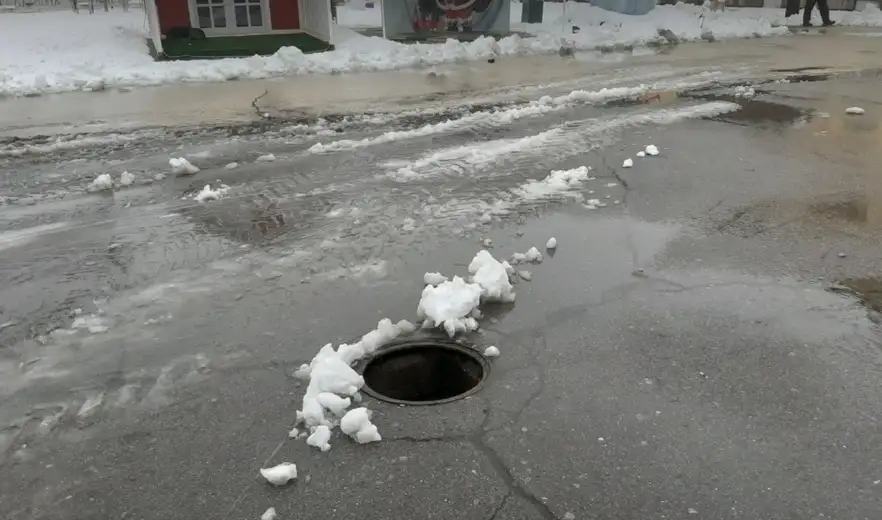 Oprez: Otvoren i neobeležen šaht