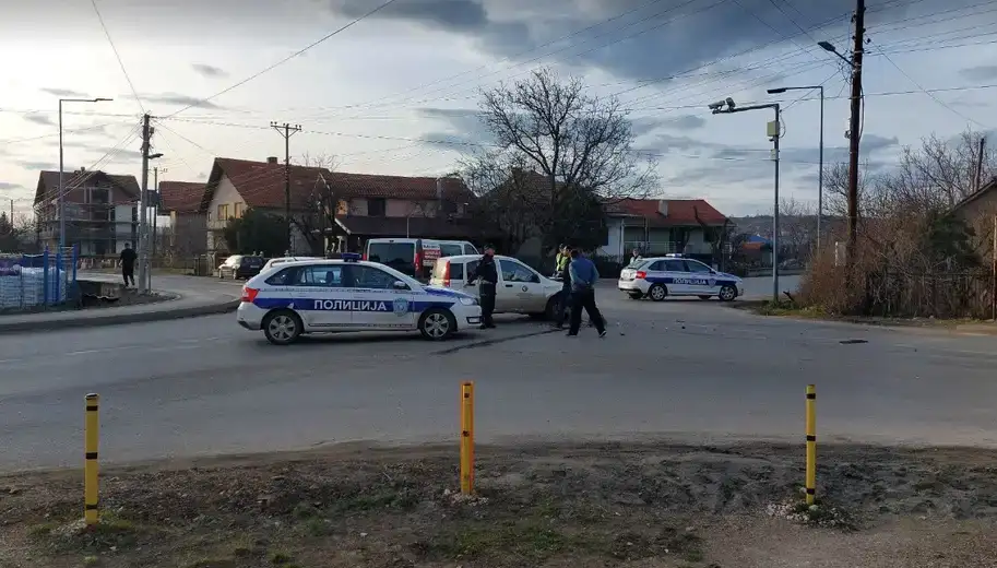 Opet saobraćajna nezgoda na raskrsnici ulica Izvorski put i Miloša Obilića
