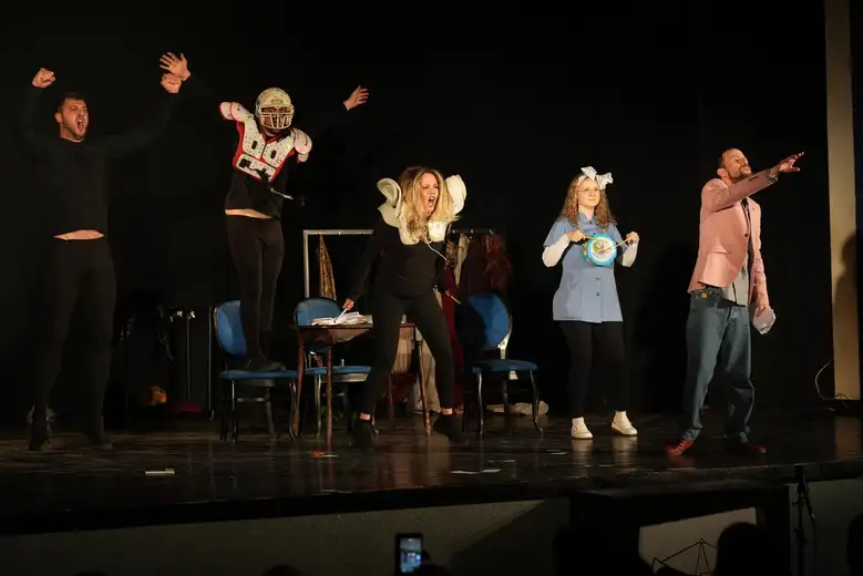 Premijerno odigran komad zaječarskog pozorišta ,,Kako smo sahranili Šekspira”