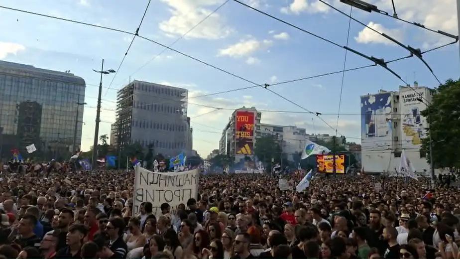 Arhiv javnih skupova: Na protestu "Ti i ja, Slavija" okupilo se između 180.000 i 190.000 ljudi