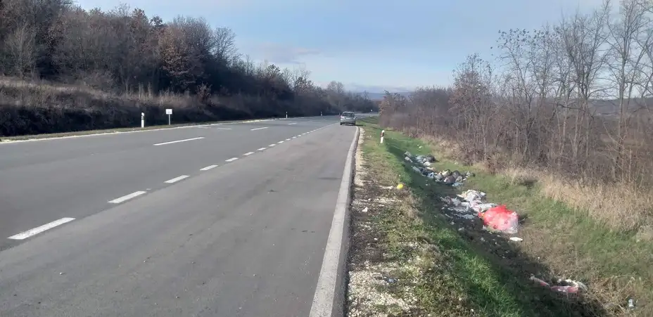 Stanje na putevima: Vlažni putevi, u jutarnjim satima moguća poledica