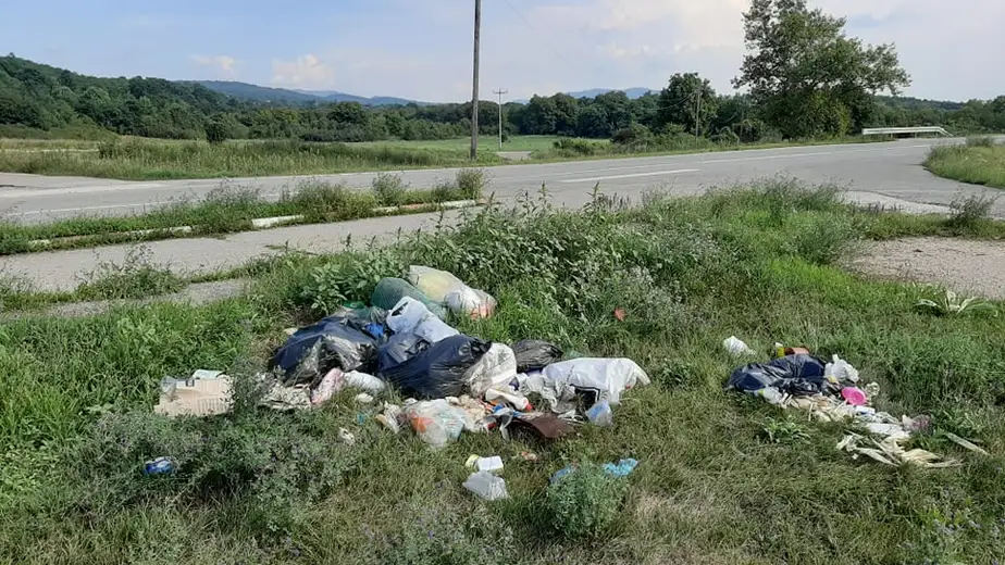 Prijavi problem: Smeće kraj puta Zaječar - Knjaževac