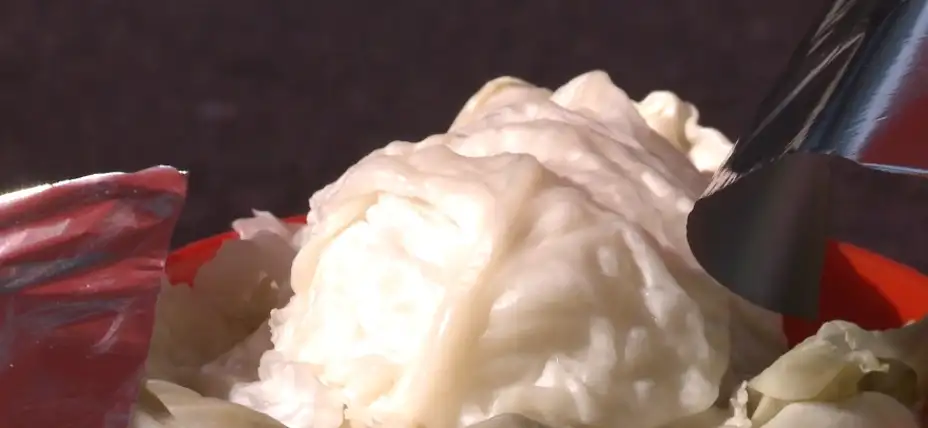 Iako je smotana, sve se vrti oko nje