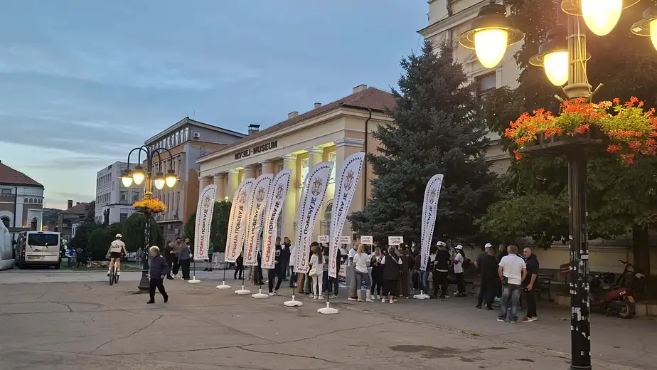 Ministarka Mesarović u Zaječaru: Direktori i aktivisti glumili narod na trgu uz skandiranje „Pobeda, pobeda!“
