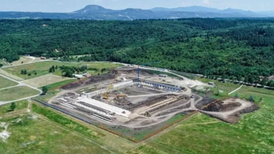 Prеdstavnici invеstitora i Vladе Rеpublikе Srbijе obišli radovе na stadionu, bez prisustva medija