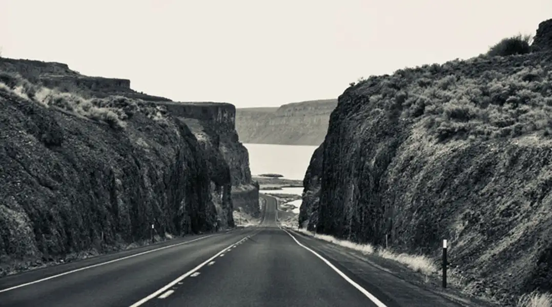 Stanje na putevima: Mokar kolovoz i nepredviđeni zastoji u većini krajeva Srbije, odroni na planinama