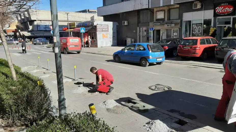 U toku postavljanje fizičkih prepreka za bahato parkiranje
