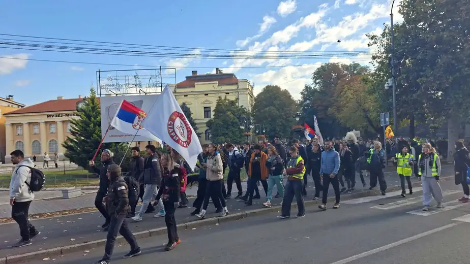 Studenti i građani krenuli iz Zaječara pešice na skup u Beogradu: Šest dana šetnje, sutra najteža ruta