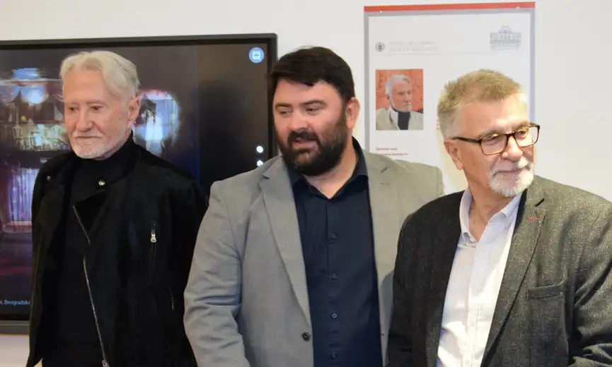 Između pozorišne fikcije i stvarnosti - izložba "U glavnoj ulozi" Miodraga Tabačkog