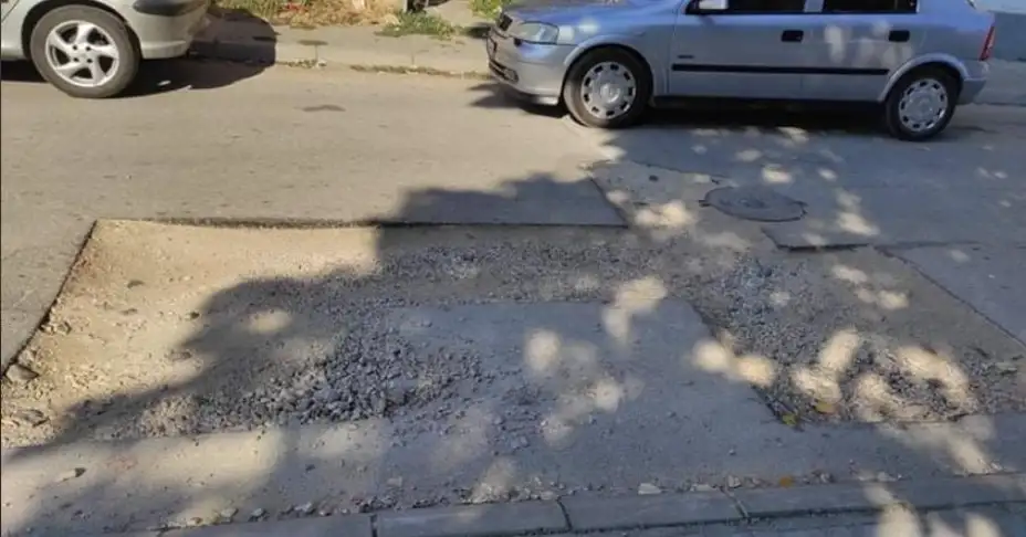 Krater kod Tackove česme pravi problem vozačima: Nadležni ne rade svoj posao