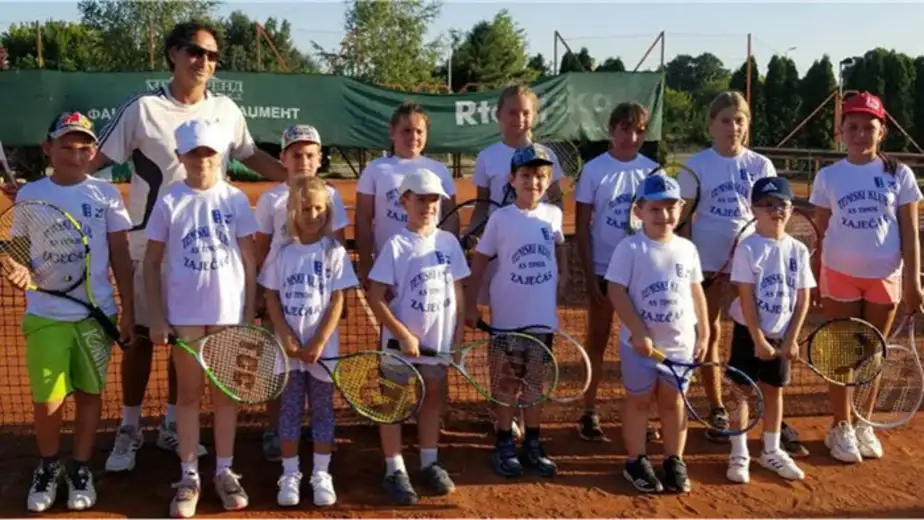 Besplatna škola tenisa na Popovoj plaži