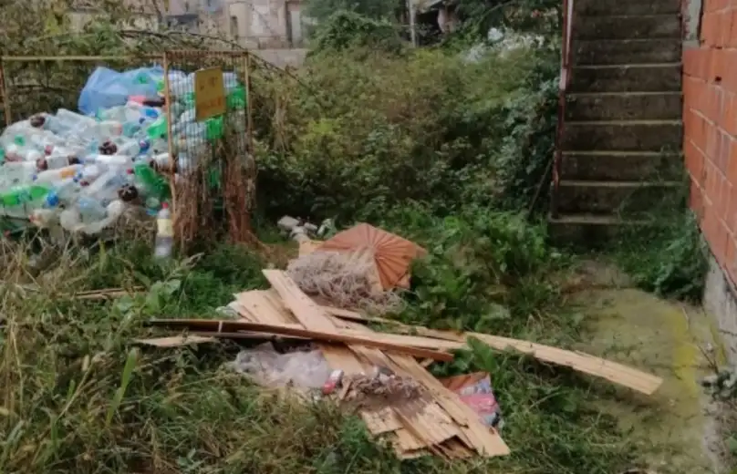 Divlja deponija u centru Trnavca