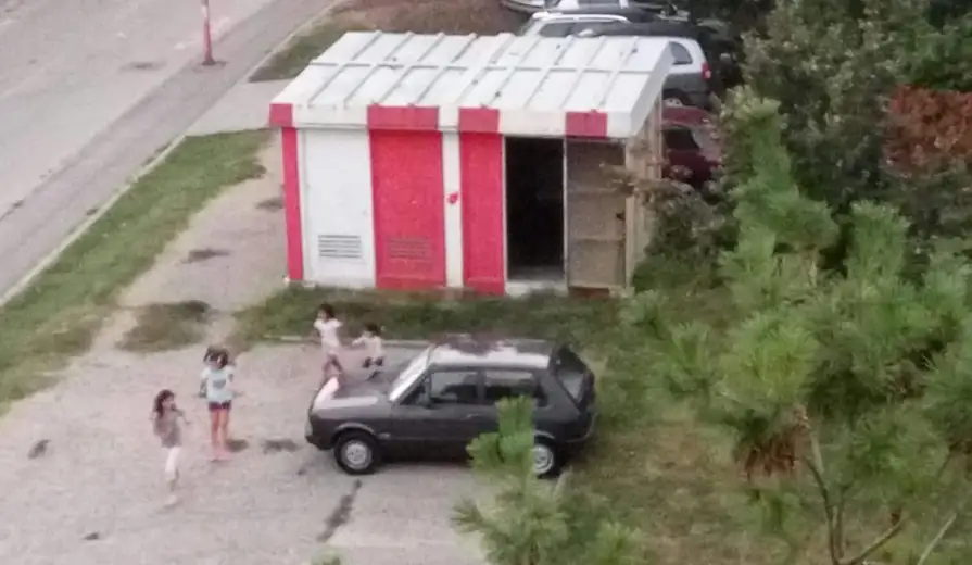 Nemar ugrožava bezbednost dece: U trafo stanicu ulaze deca