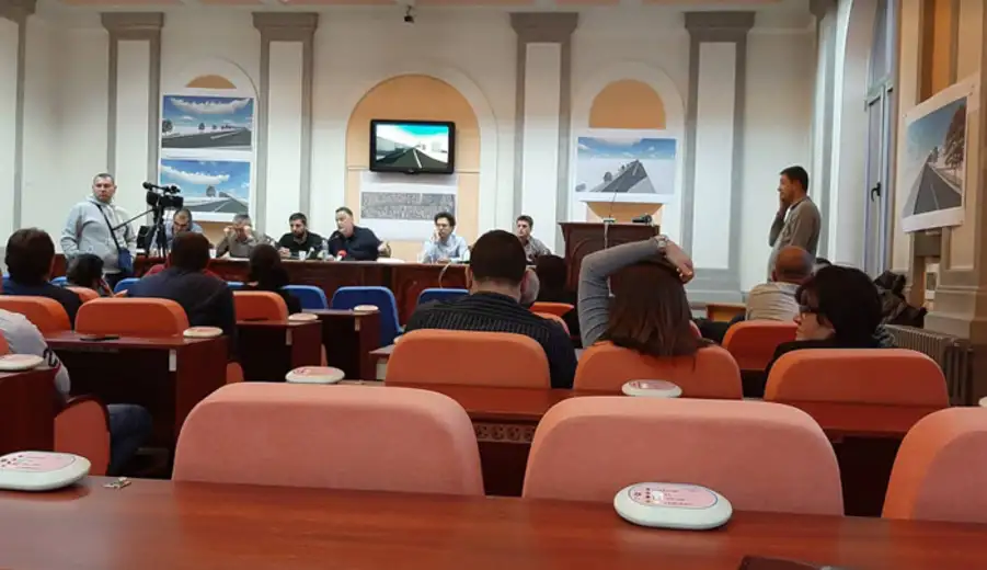 Odražan sastanak oko rekonstrukcije ulice Ivana Milutinovića: Argumenti i za i protiv seče