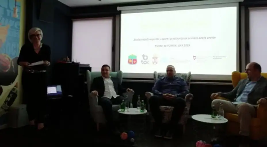 Tribina u prostoru "Pomak"