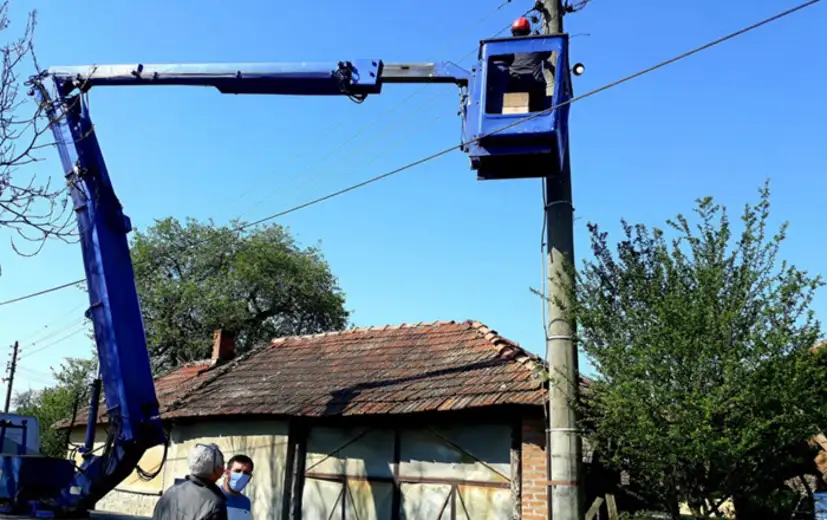 Počela zamena dotrajale rasvete u Trnavcu