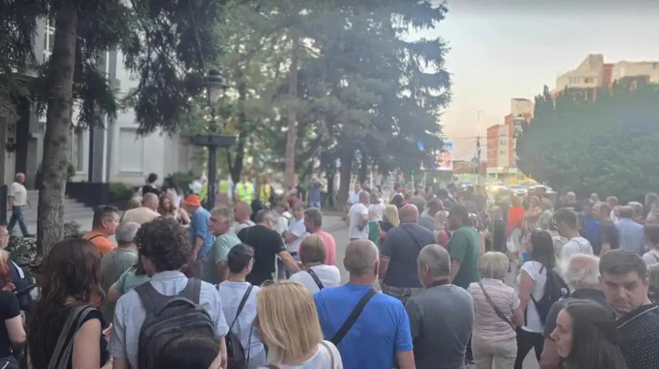 „Gledamo vas“: Zaječarci ispred tužilaštva najavili radikalizaciju protesta ako institucije budu „gluve“ na njihove zahteve