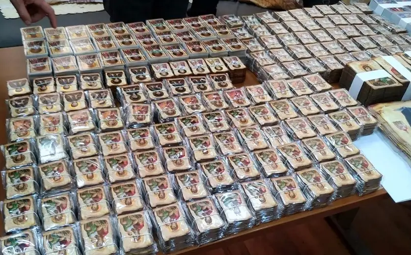 Zaplenjeno oko 8.500 replika pravoslavnih ikona na graničnom prelazu Vrška Čuka