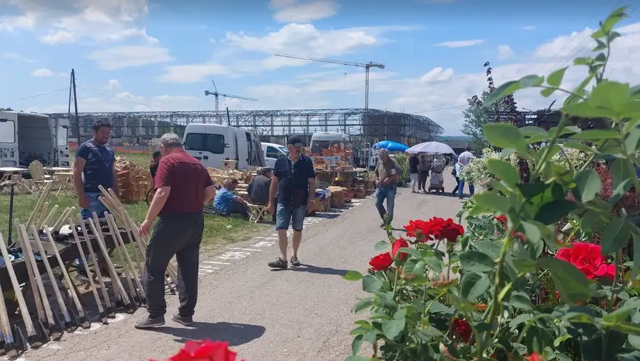 Počeo vašar sa pogledom na novi stadion u Zaječaru: Pljeskavica 250, jagnjetina 2.500, prasetina 2.000 dinara za kilogram