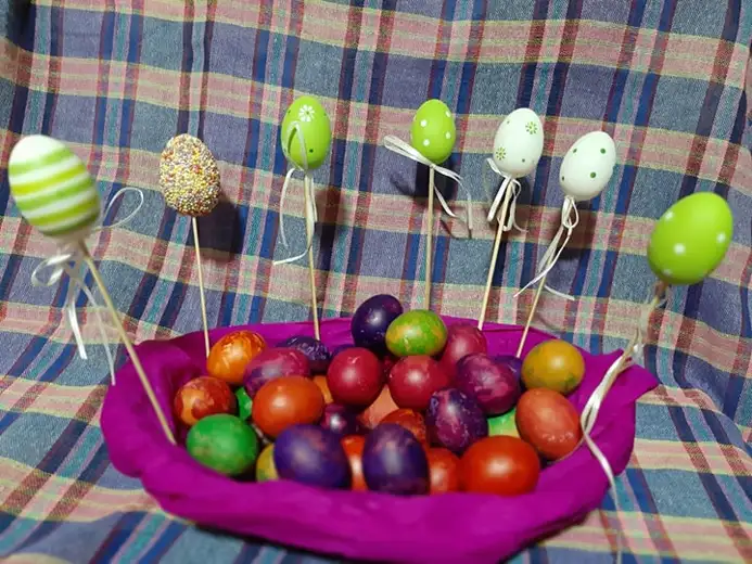 Predlažemo vam: Ako volite šarena vaskršnja jaja, a imate malo vremena ovo je savršena tehnika za vas!