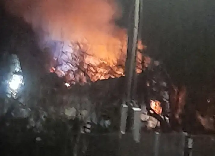 Požar u naselju Višnjar: Gori kuća, vatrogasci na terenu