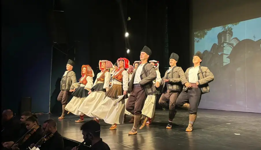 Folklorni ansambl narodnih igara i pesama Kosova i Metohije “Venac” iz Prištine, nastupio pred zaječarskom publikom