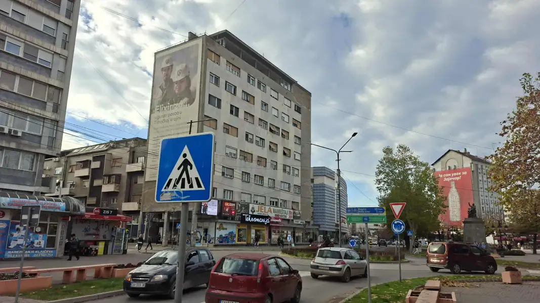 "Verujte mi, kod nas se ne zna ko pije, a ko plaća": Zaječarci odgovaraju na pitanje da li znaju ko je gradonačelnik Zaječara