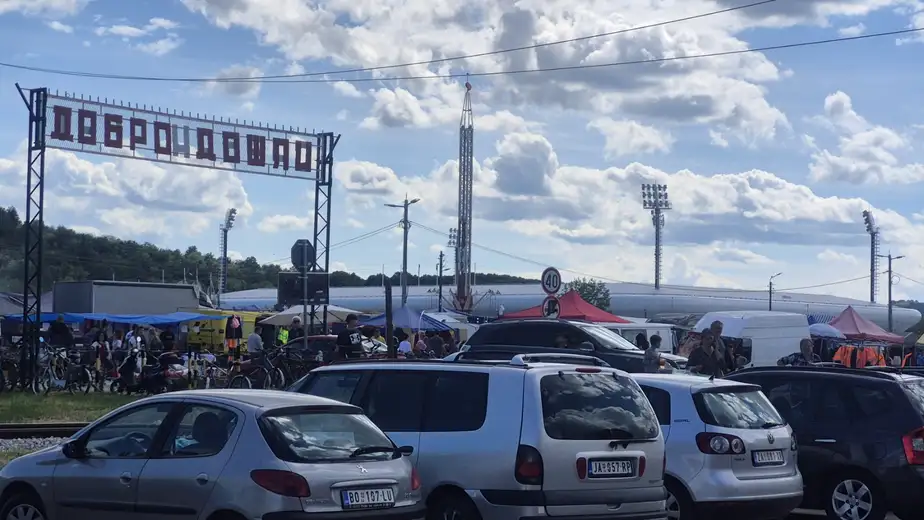 Počeo prolećni vašar u Zaječaru: da li je skuplje pečenje ili kilogram trešanja?