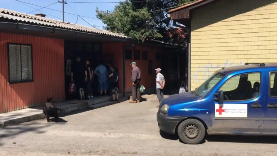 Fondacija "Iskorak" i zaječarski "Crveni krst" dodelili su danas humanitarnu pomoć korisnicima narodne kuhinje