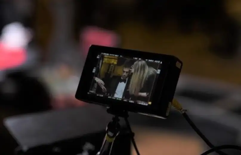 ŠTA RADE ZVEZDE KAD SE UGASE KAMERE: Iscureli ekskluzivni snimci sa snimanja spota