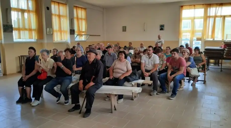 Episkop Ilarion posetio Krivi Vir i razgovarao sa meštanima