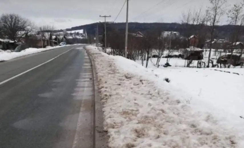 Meštani Višnjara: Posle rehabilitacije ulica u Višnjaru, trotoar "zreo" za intezivnu negu