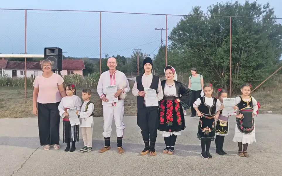 Na sportskom terenu u naselju Višnjar organizovan prigodan kulturno-umetnički program „Višnjar 2025“