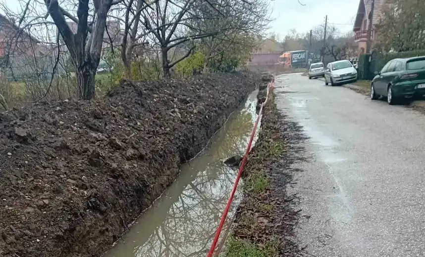 "Sad ribnjak, a sutra naplata pecanja. Ima posla ko hoće da radi": Muke meštana Lakomičke ulice zbog kopanja