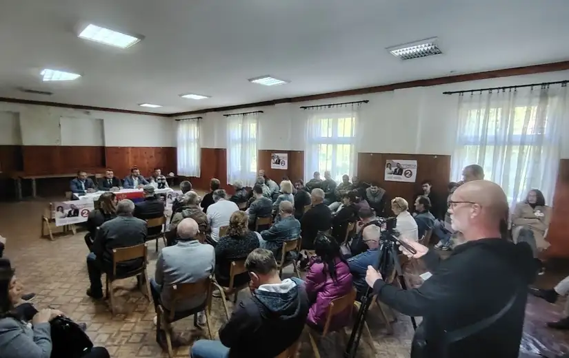 "Mirković je vlasnik liste gde je Ristović, a Ničić gde je Videnović. Preko marioneta pokušavaju da dođu opet na vlast": Poručili iz koalicije Promena u koju verujemo u Grljanu i Vratarnici