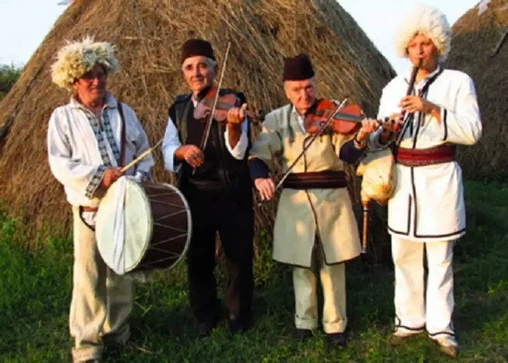 TAKMIČENJE ZA NAJBOLJEG IZVOĐAČA IZVORNE VLAŠKE PESME