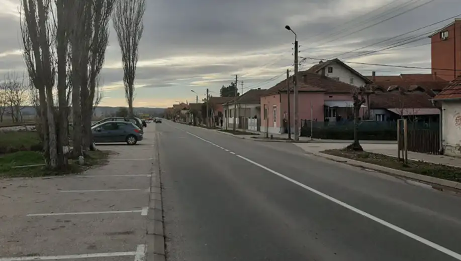 Svakodnevna opasnost: Isčupan znak za zabranu skretanja u ulici 7. septembra