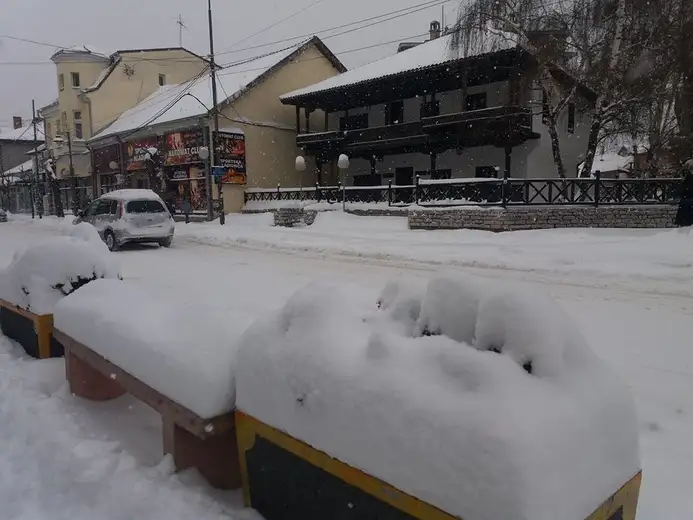 Zaječar posle sibirske noći: sneg i dalje neprestano pada