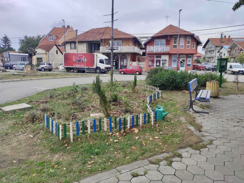 Zaječar dobio solarnu klupu i malu biblioteku u okviru projekta „Niklo kao ja“