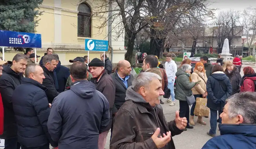 “Poražavajuće je da radnik iz Kine prima veću platu nego naši građani u istoj firmi za isti posao”: Miroslav Aleksić i Pavle Grbović posetili Zaječar
