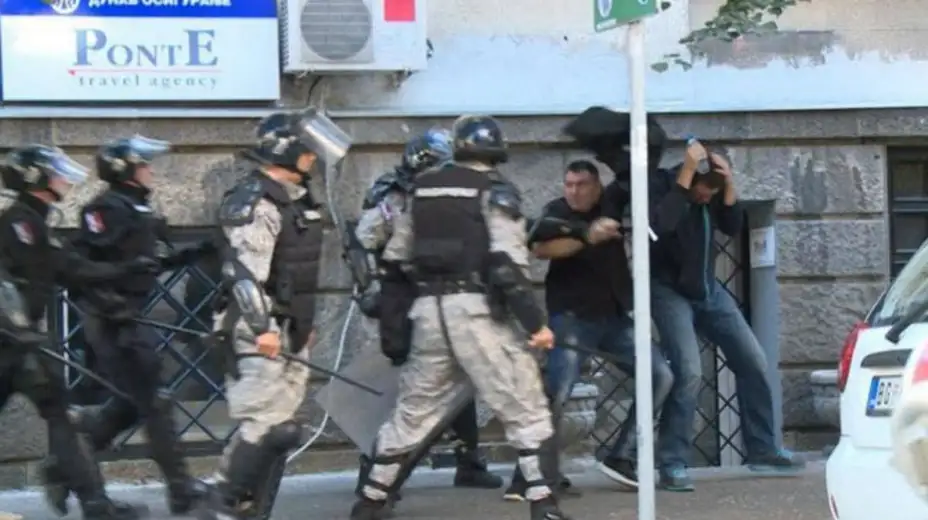 Žandarmi osuđeni za napad na Vučića i Malog dobili otkaz