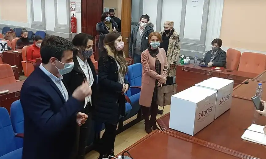 Zaokret predao potpise: Ovo je prilika da SNS izgubi, i da počne njihov pad u Srbiji