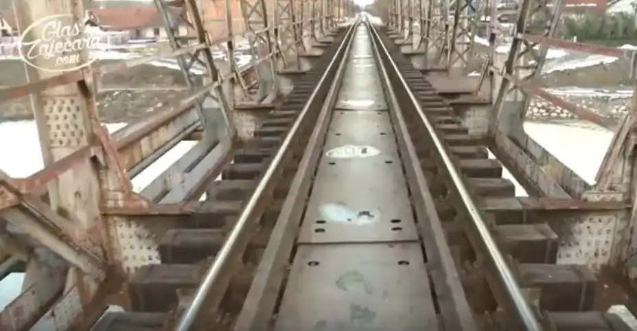 Opasna prečica: železničkim mostom brže do kuće