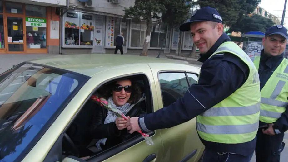 Saobraćajci poklanjali ruže zaječarskim dama